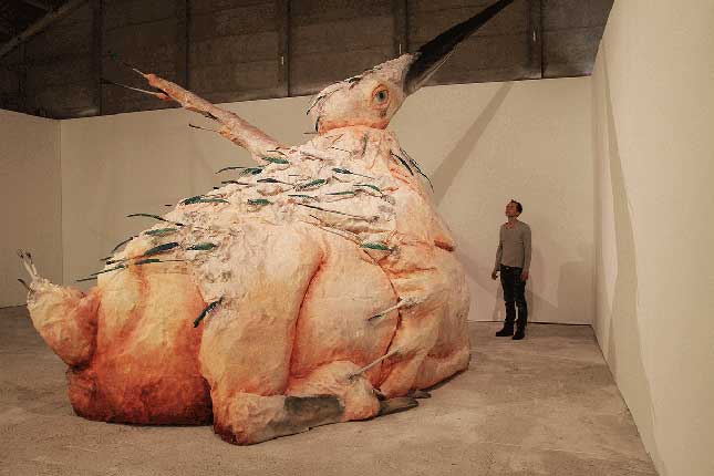 Pawel-Wocial-The-Hummingbird-sculpture-wax-installation-min